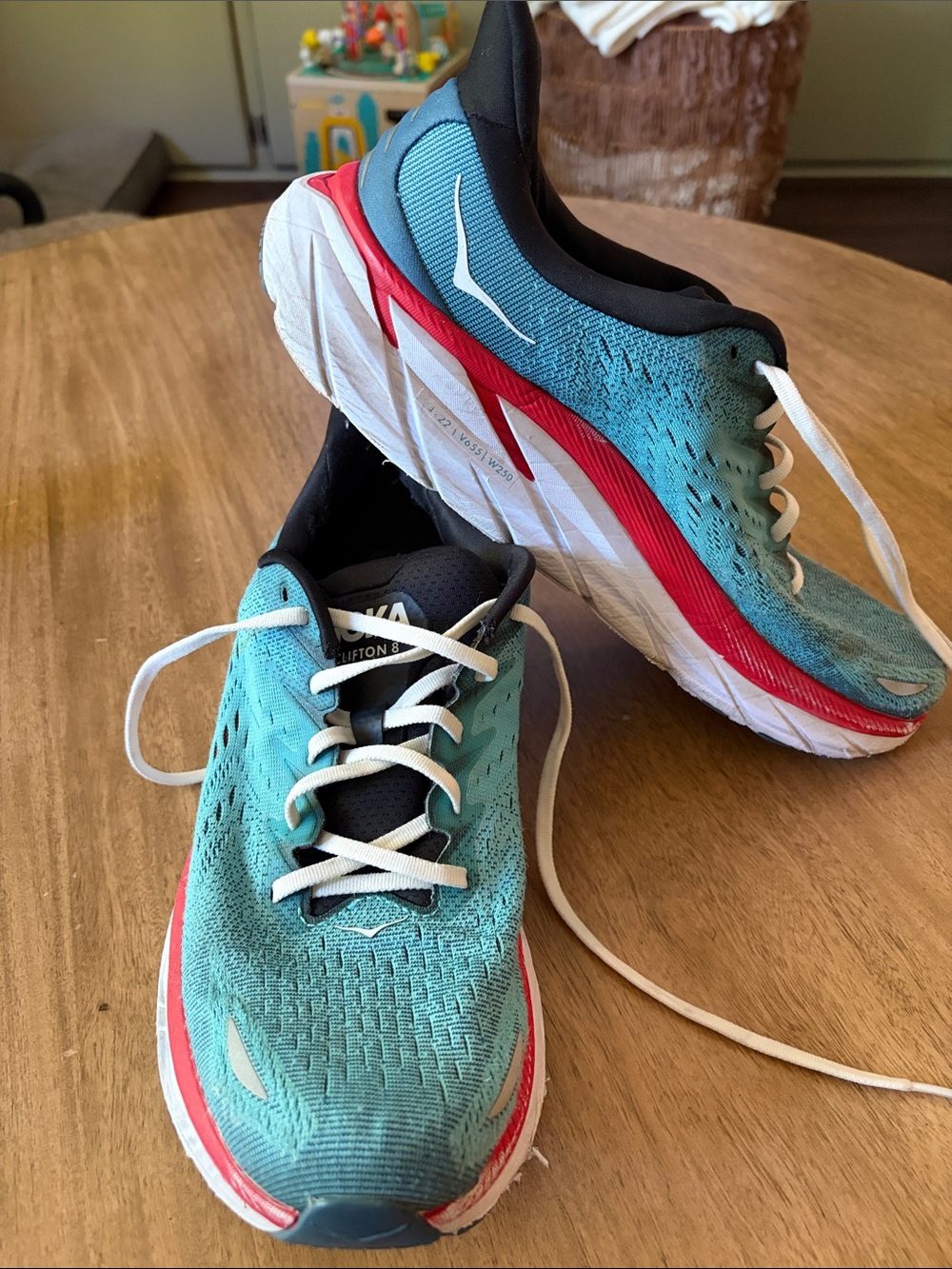 Men’s Hoka Clifton 8